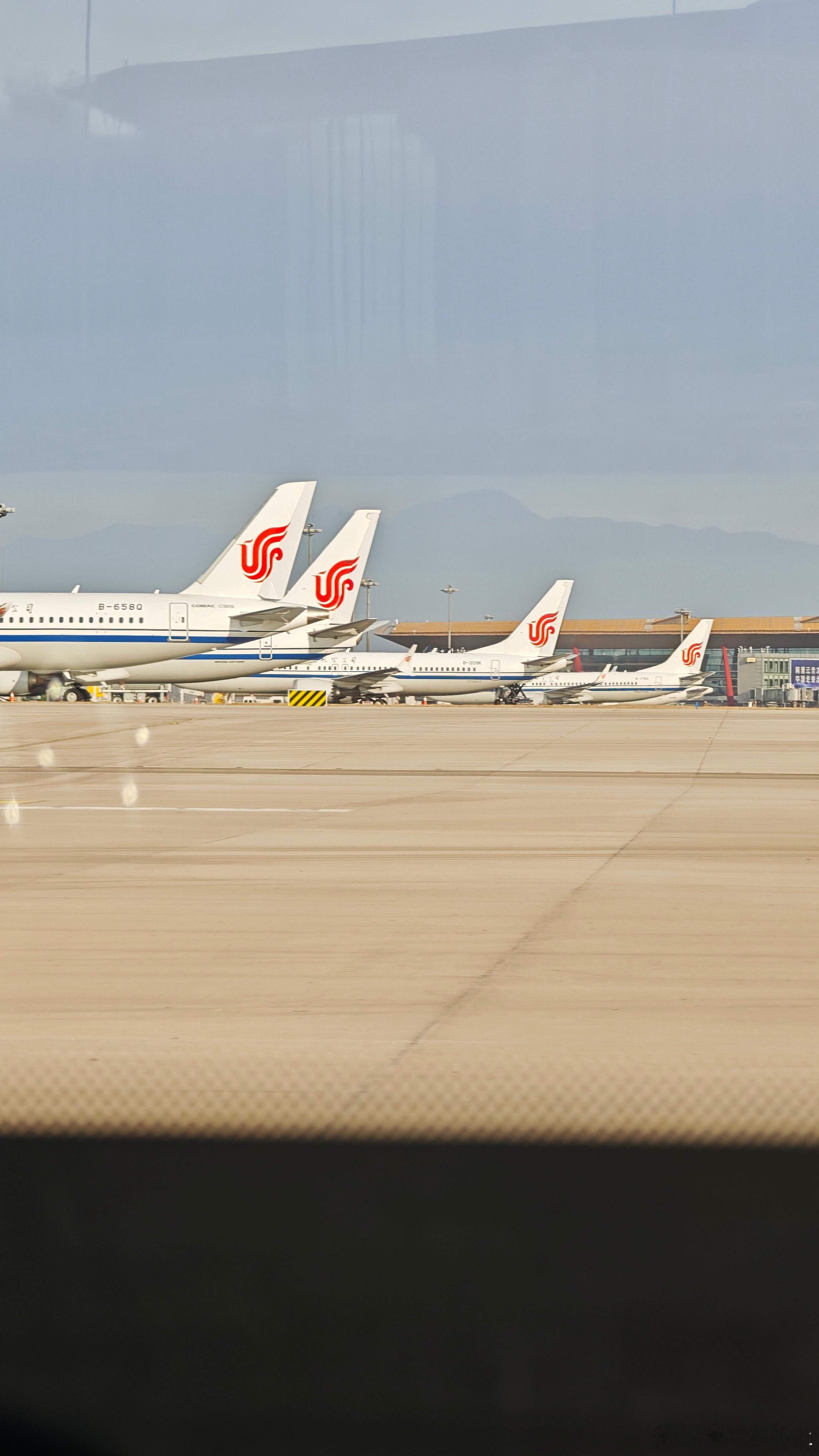 继续出差在路上我的日常plog 大家喜欢飞机上看书还是看电影还是睡一会儿呢 北京