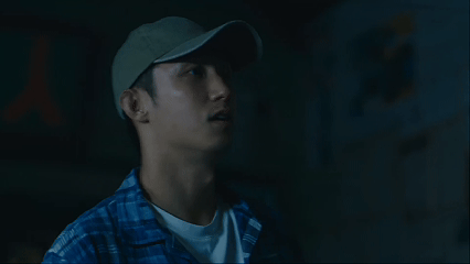 张小满你不是一个人你有家里人“张小满回家画面太感动了，王铁达的那个拥抱简直太暖心