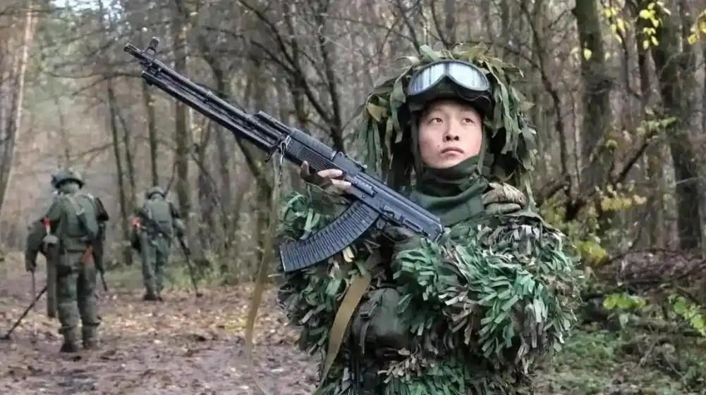 比5万增兵更可怕！朝鲜导弹部队被曝进驻俄境内，俄乌局势迎来重大变数！比起网传朝鲜
