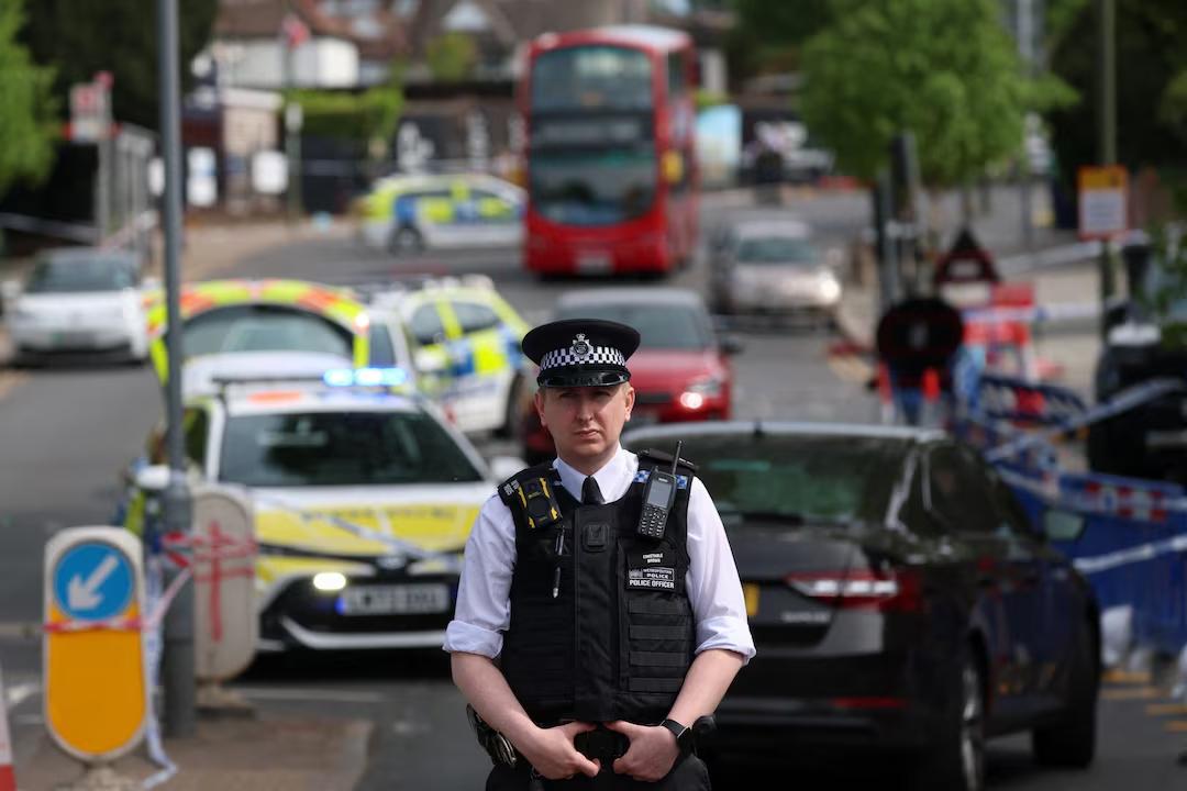 【英国伦敦警方组建百人专项警队保护犹太社区】据外媒5月6日，在发生包括两名男子被