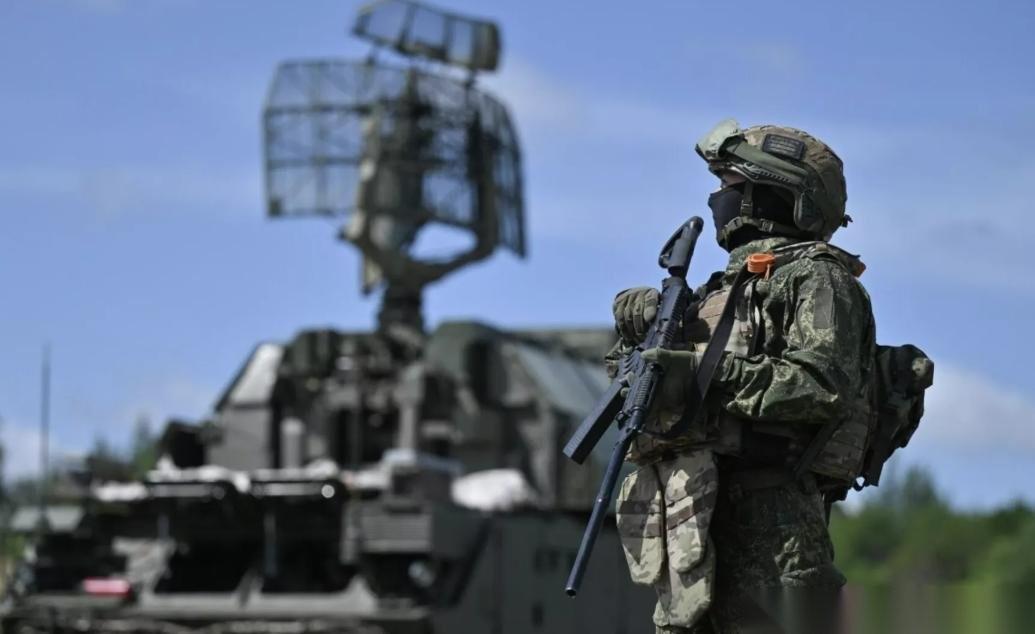 的莫斯科周围部署有4个防空导弹团，24个防空导弹营，162个机动防空连，硬生生把