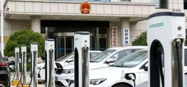 2026年3月1日起，国家机关事务管理局发布的《公共机构电动汽车充电基础设施配置