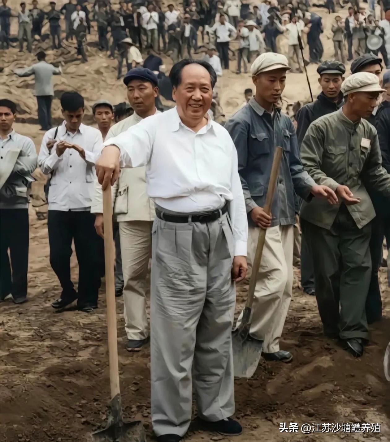 品读伟人长征途中马背上哼成的十六字令——纪念长征胜利90周年！！！

《十六字令