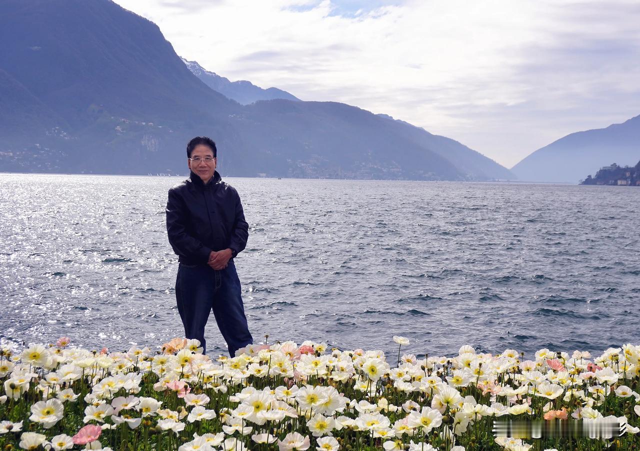 瑞士卢加诺湖（ Lake Lugano ），留影时我用盛开的罂粟花作前景。