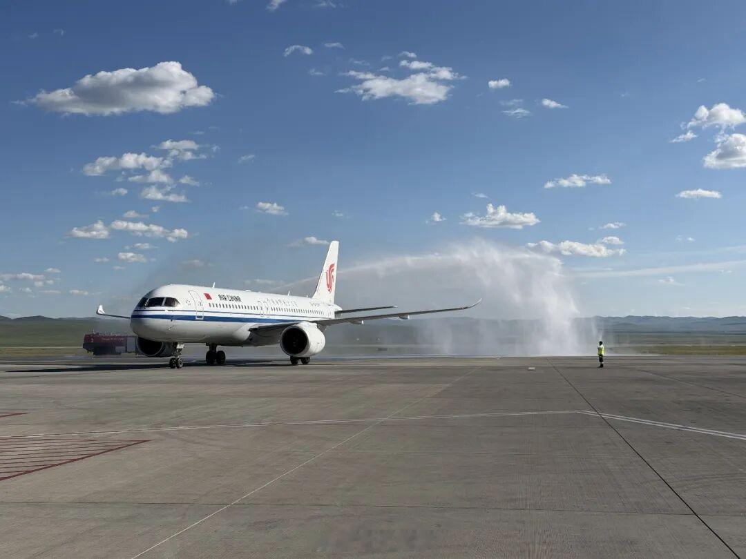 【抵达乌兰巴托：C919成功首飞国际商业航线 】8月12日17时，中国国际航空公