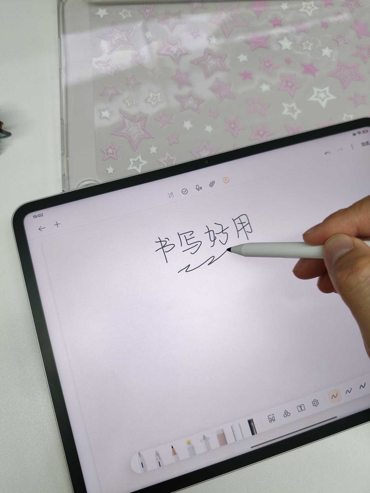 果然还是原装的好用✍️
本来以为送的原装笔是“凑数的”
结果一上手直接改观。💯