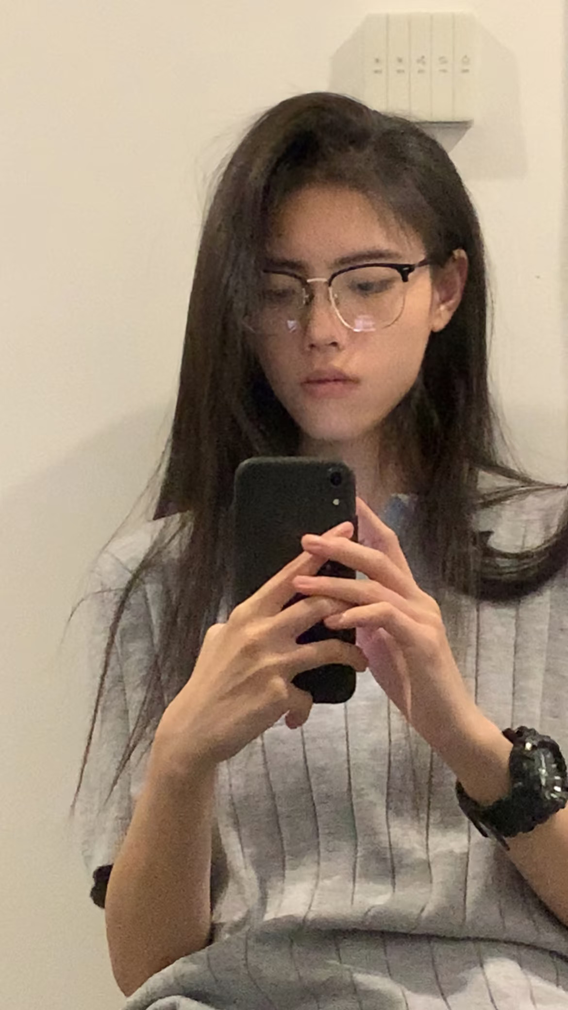 女生帅起来 对镜自拍 女大