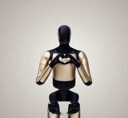 马斯克称力争每年发布一款机器人【马斯克宣布第三代擎天柱今夏投产】特斯拉 CEO 