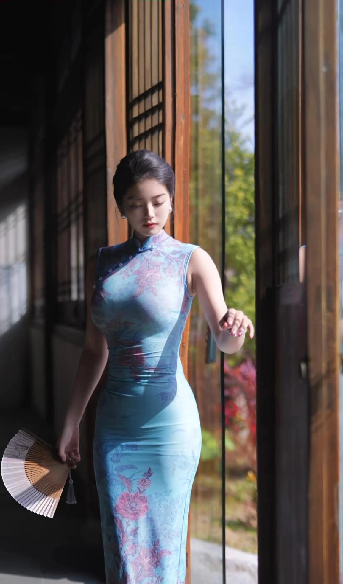 国风旗袍加身，身材性感迷人，气质高雅端庄靓丽江南风旗袍照 美女旗袍照 江南旗袍照