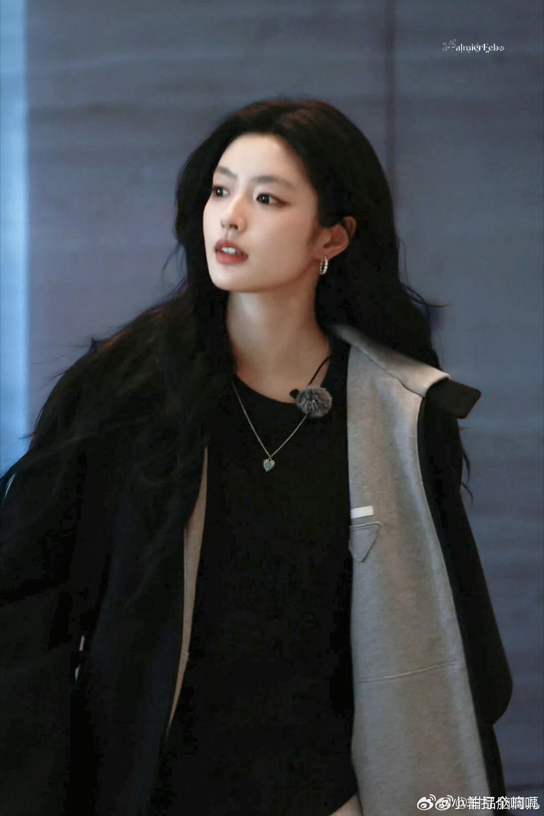 徐若晗明媚看到徐若晗这张笑眼弯弯的照片，心情瞬间亮堂～她就像把春天的阳光都揉进了