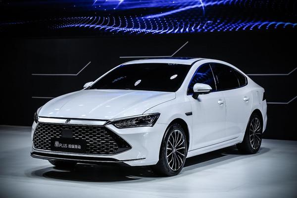 比亚迪的电池寿命怎么样？我一同事买的比亚迪秦Plus，现在已经跑了30万km，而