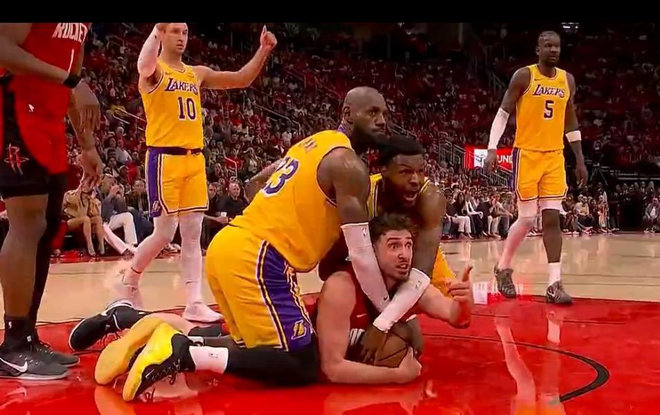 NBA季后赛上演“上阵父子兵”，您还别说今日勒布朗-詹姆斯与布朗尼-詹姆斯全场比