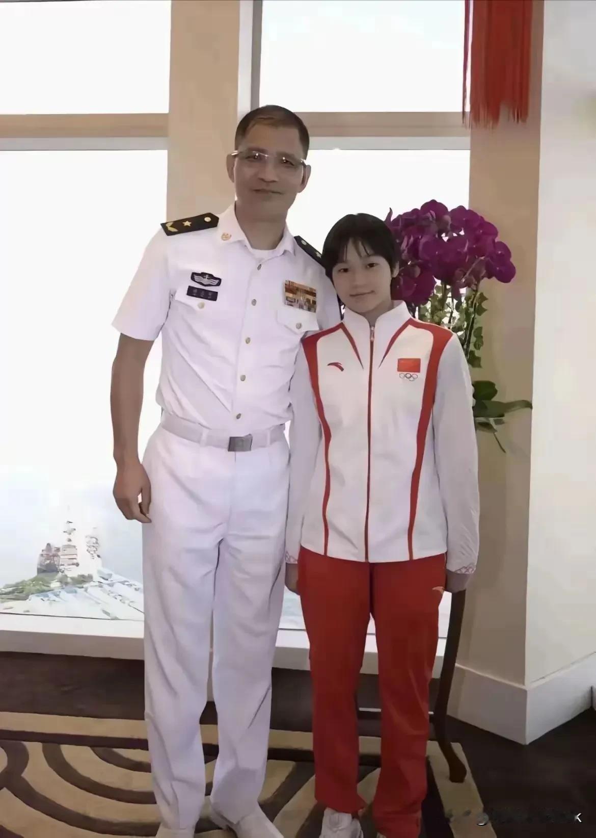 跟着全红婵认识好多大佬，她真的好受大佬欢迎呀！[偷笑]

这一位来头可不小，是一