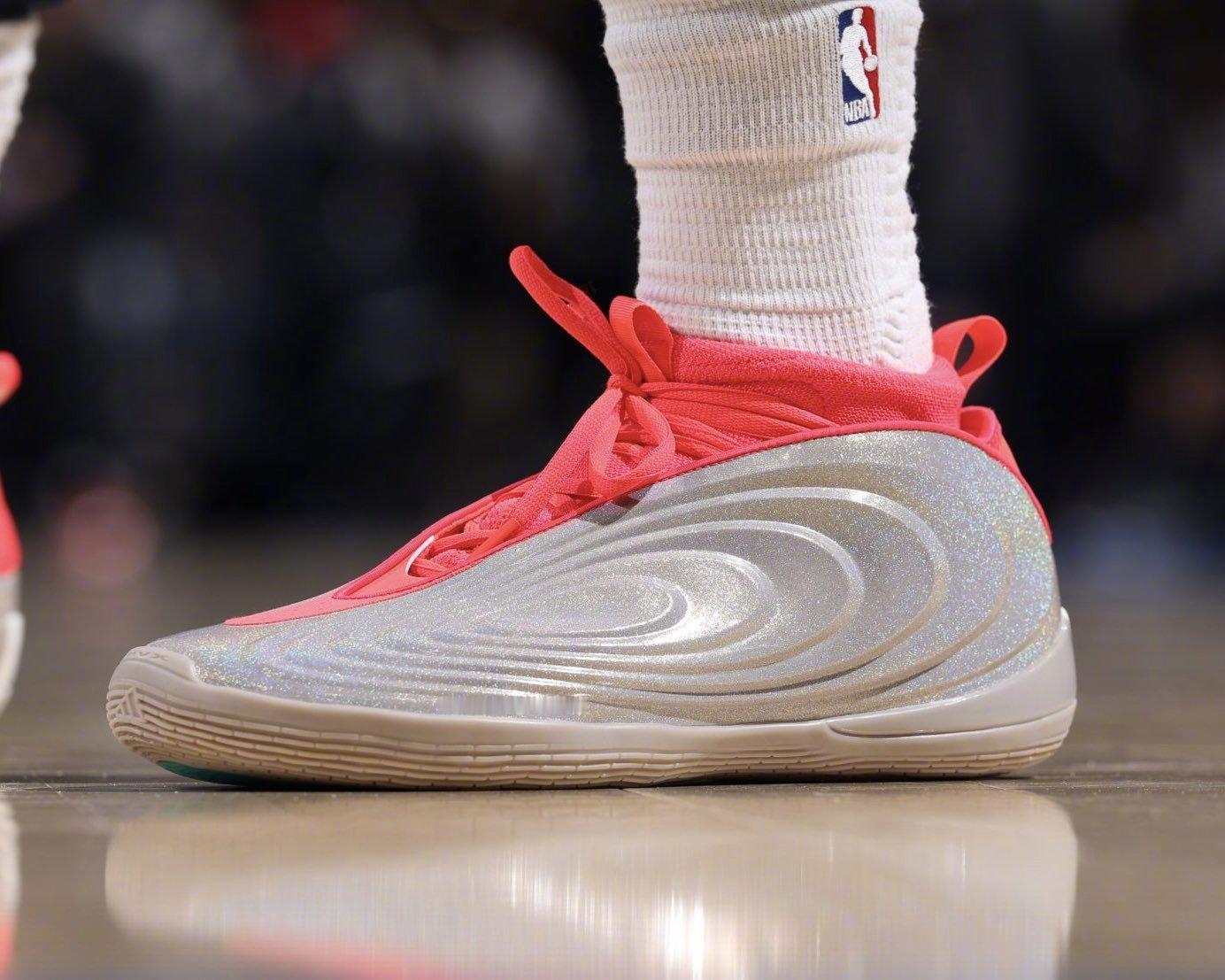 NBA鞋视角 adidas Harden Vol. 10「Christmas」杰