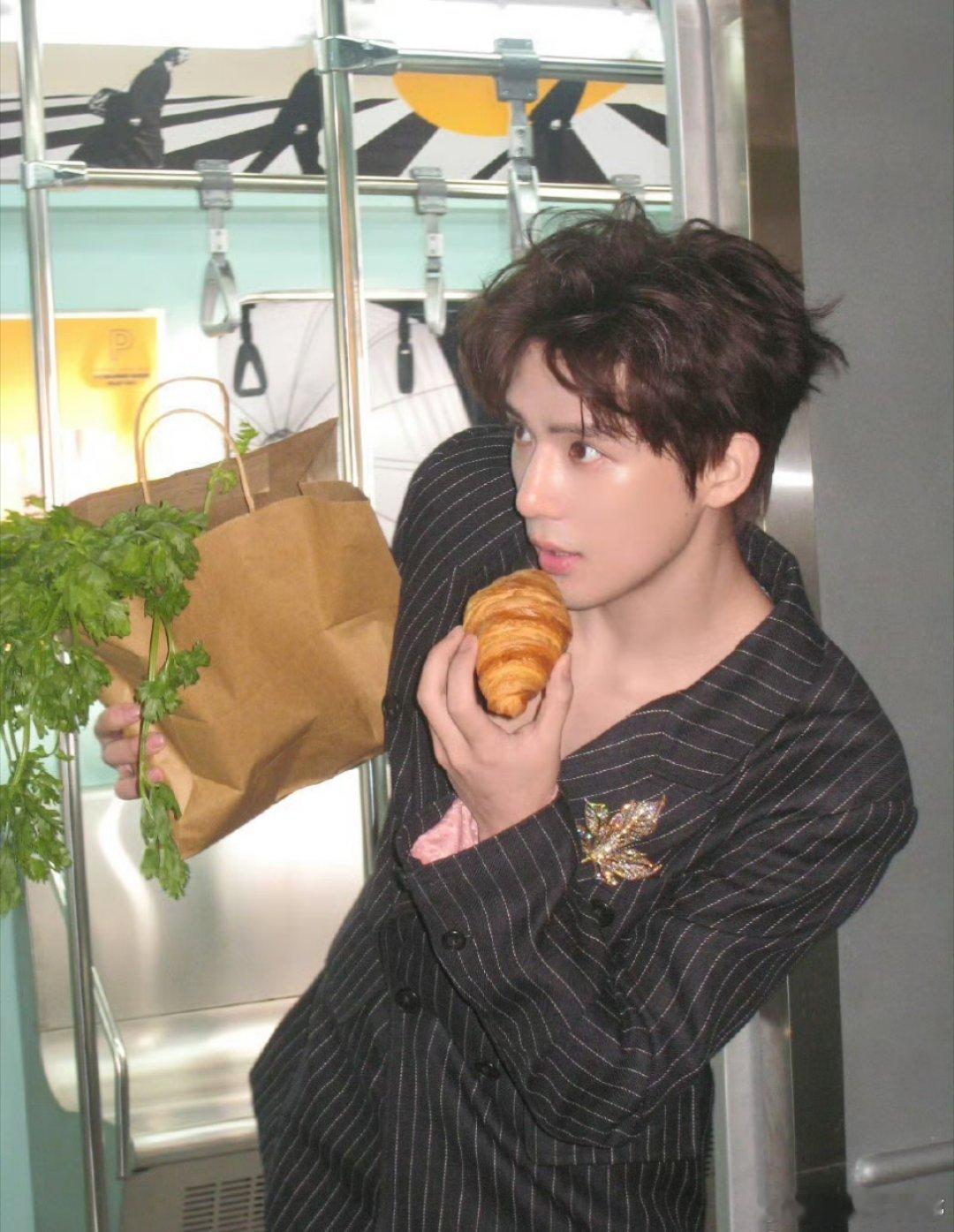 王安宇完完全全拿捏了男友感的苏王安宇你脊柱侧弯吗