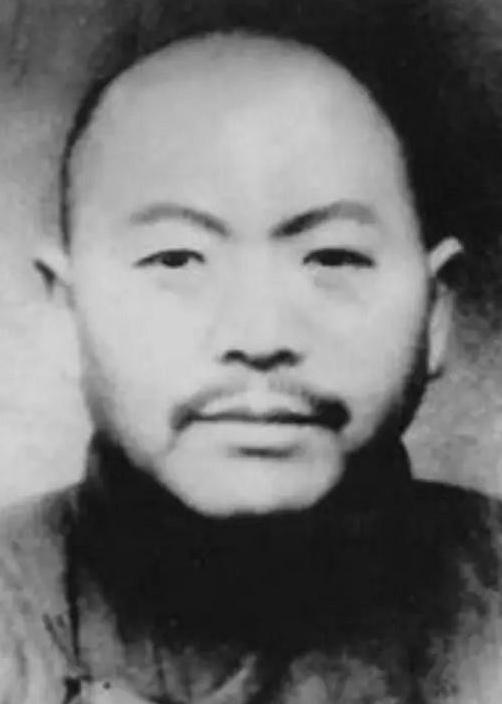 1941年，日本鬼子抓来了20多个年轻的姑娘，一名汉奸却突然过来叫她们验身，几位
