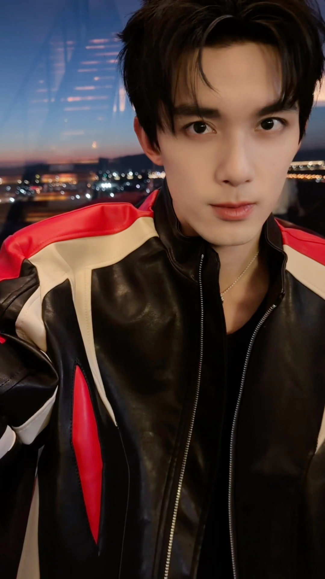 吴磊天气正好吴磊机车服 吴磊天气正好 