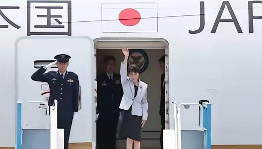 近期日本首相高市早苗到访韩国，与韩国总统李在明展开新一轮首脑会晤，日韩双边互动持
