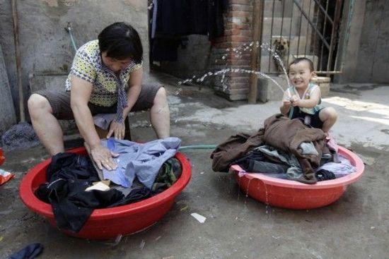 65岁阿姨给女婿洗裤子，掏出个首饰盒，当场逼女儿离婚：这种男人不能要
 
我今年