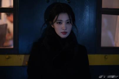 王楚然发这一秒过火剧照王楚然破碎感的神 完全就是破碎感的神来着的呀，看王楚然发这