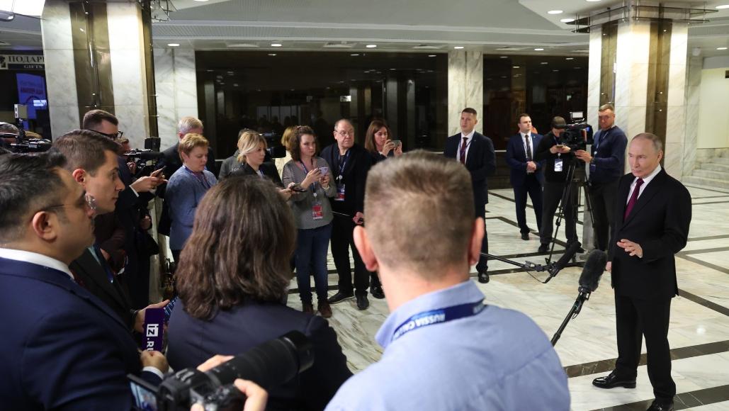 会谈结束，美国得到承诺
这一次俄乌冲突可能真的要结束了，因为在当地时间12月3日