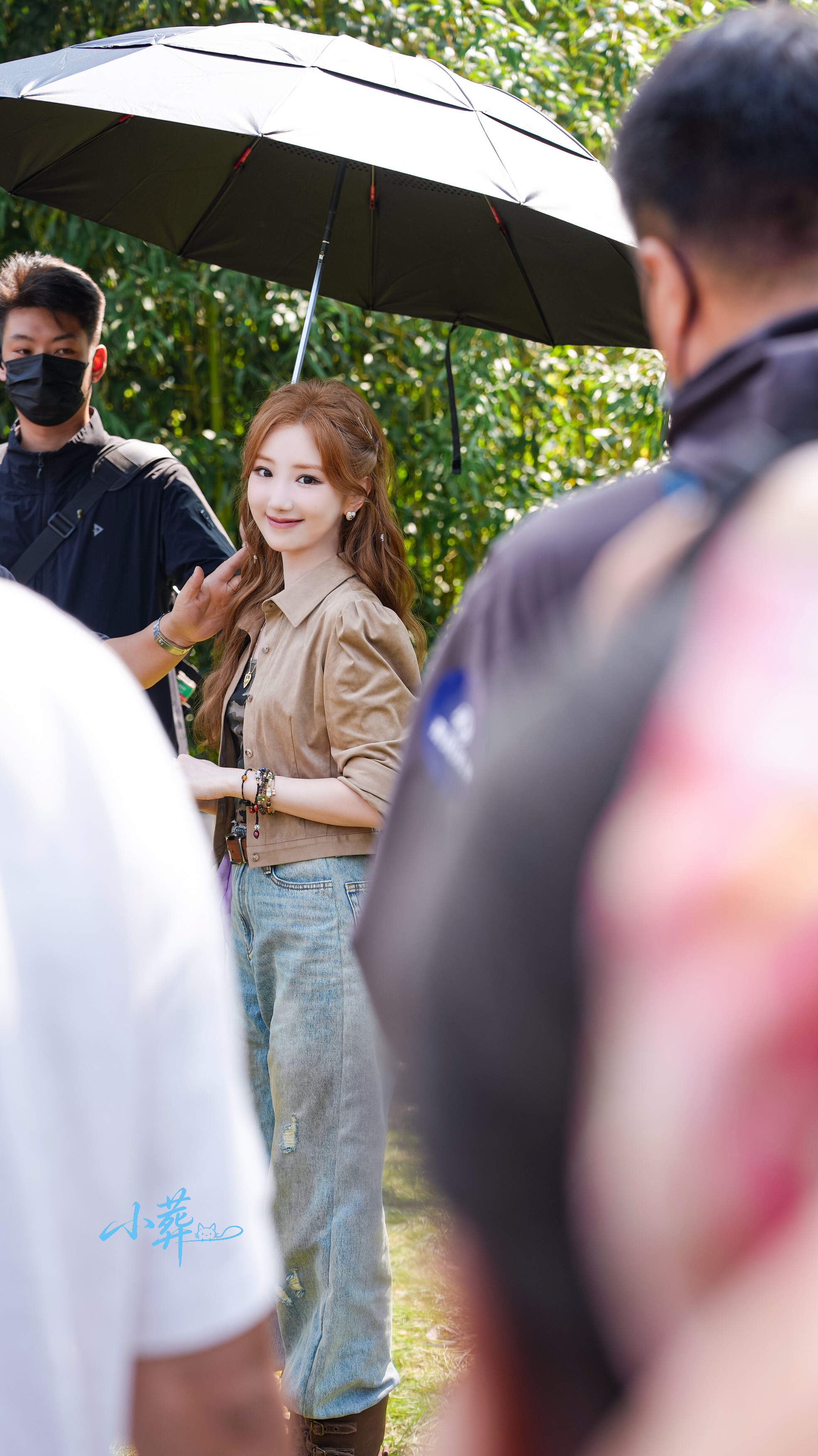 我们穿越人海望向彼此💕​​​