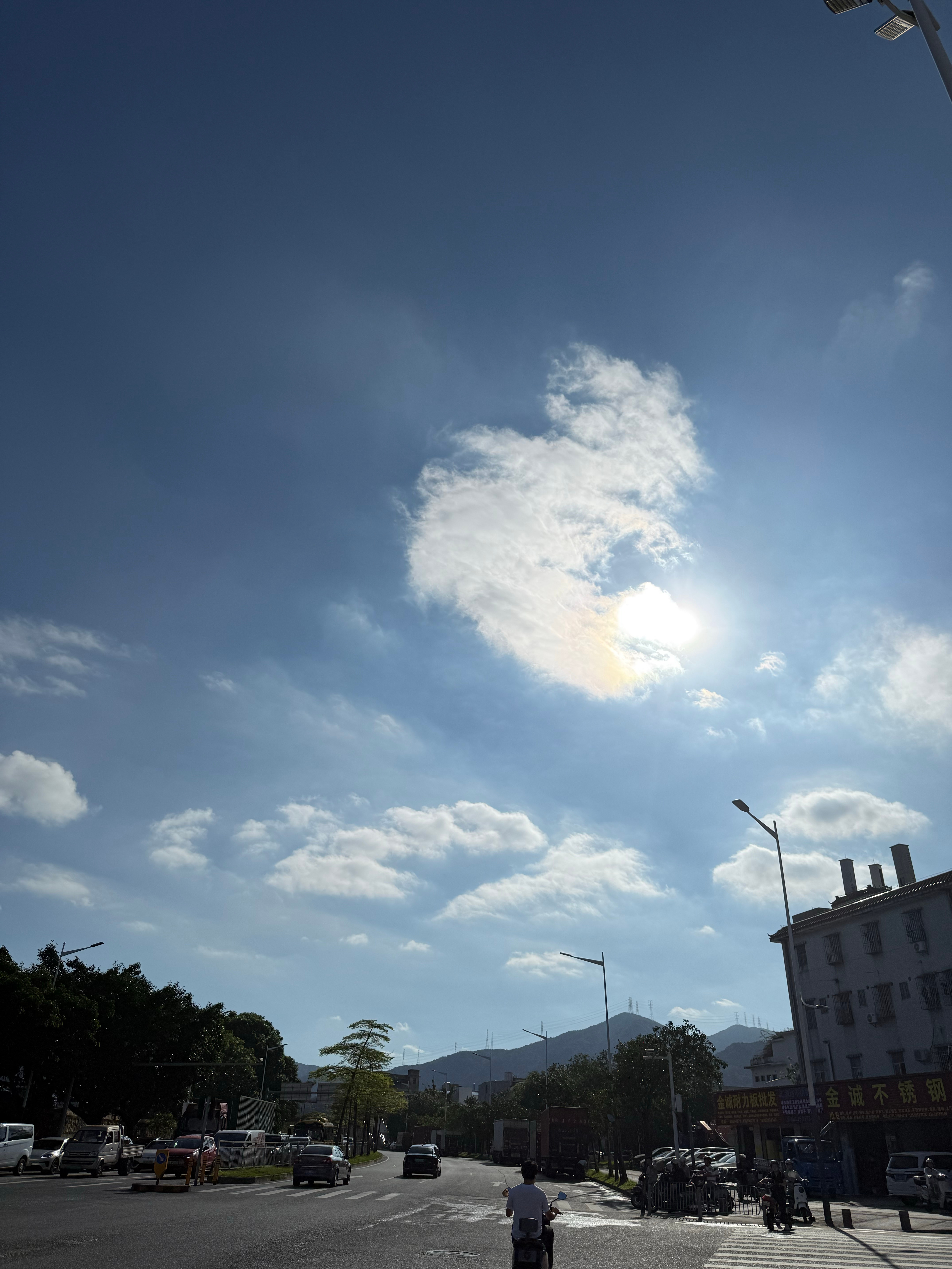 早~[大学生能飞]🌞 ​​​