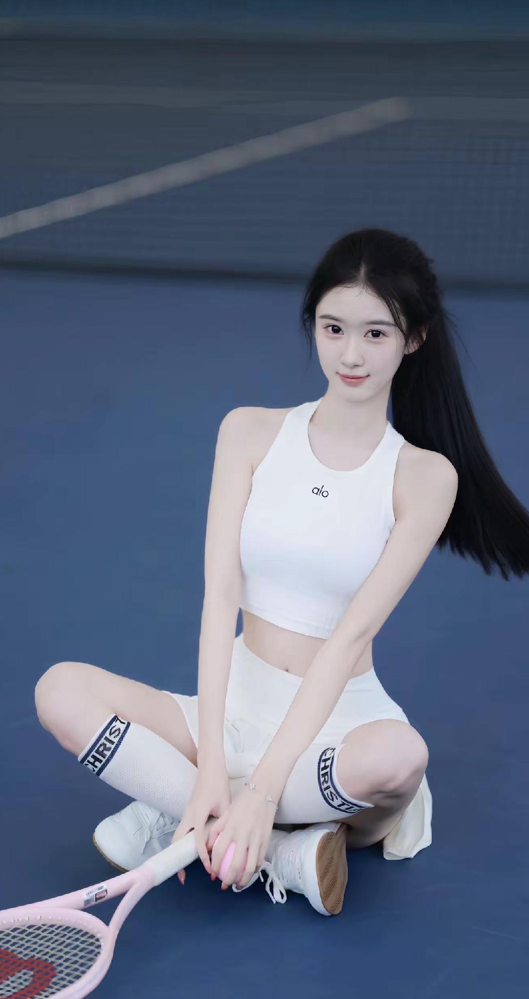 白的发光，白的刺眼，这样的纯美女孩又怎能不让人心动？什么样的女人最有吸引力高清美