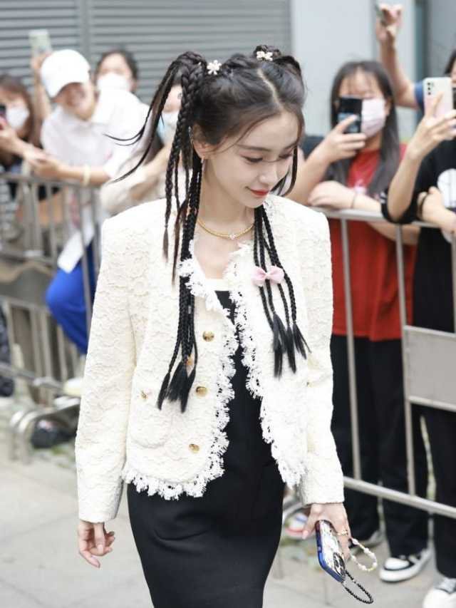 angelababy angelababy 时间予我千万种满心欢喜，沿途逐枝怒放