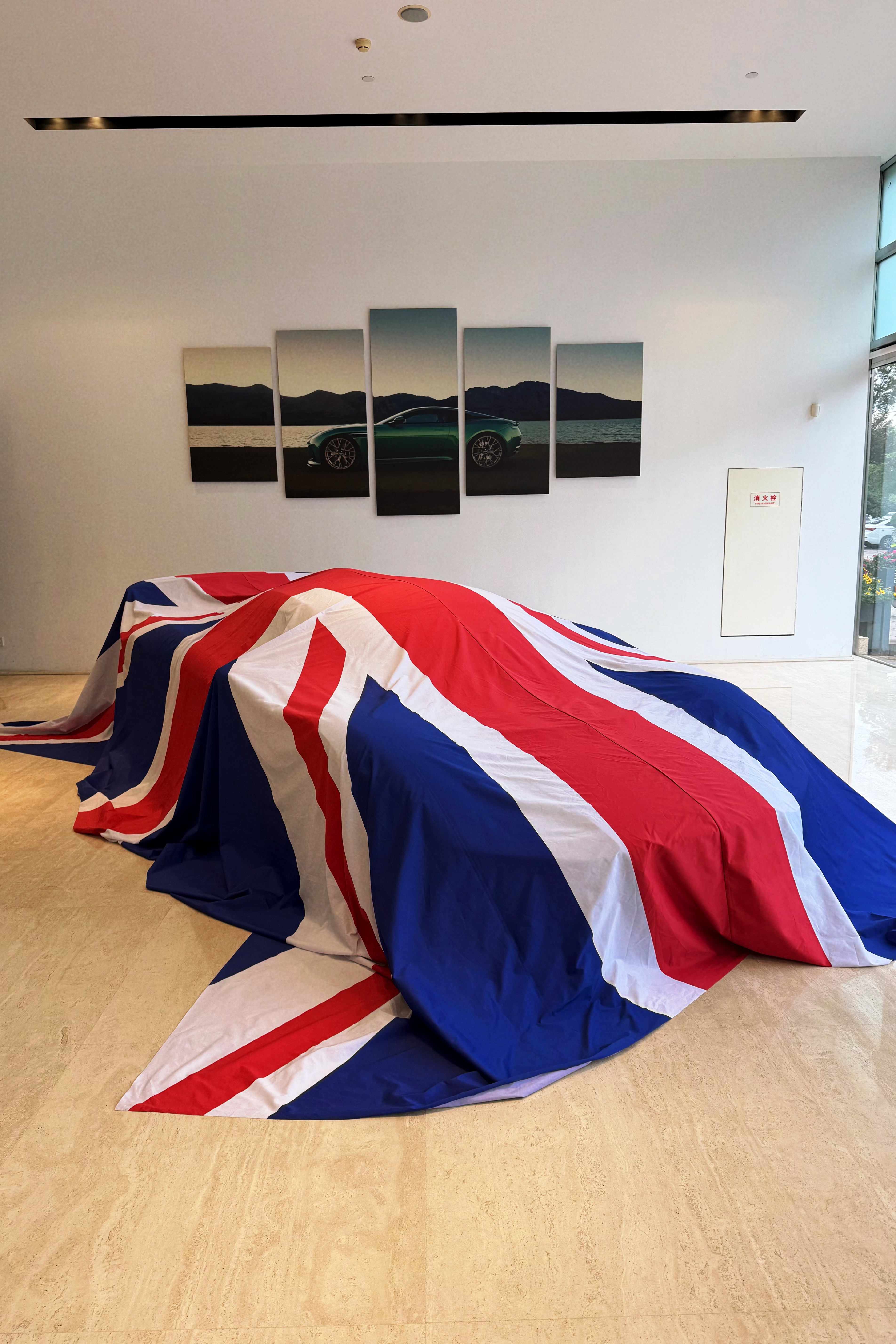 今日计划：看台英国车，见个英国老哥 