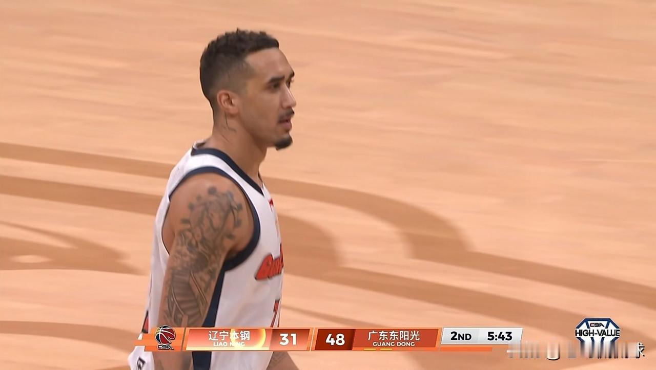 广东东阳光外援奎因不愧是当今CBA第一外援！在今天广东东阳光客场挑战辽宁本钢的上