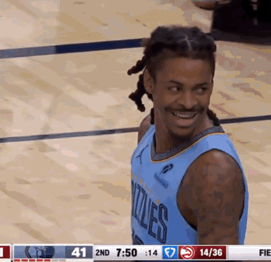 看到他们快打起来了贾·莫兰特有多高兴🤣
在一次突破中，莫兰特撞到墙上，结果形成