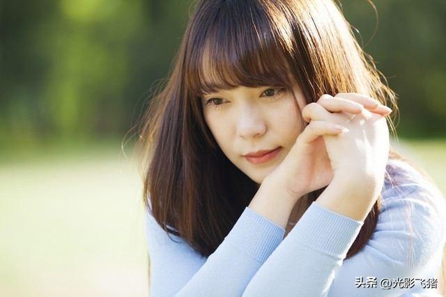 孕妇桑佳接到妹妹电话时正站在鞋店门口，思思声音发抖说“他偷拍了我们亲热的视频”。