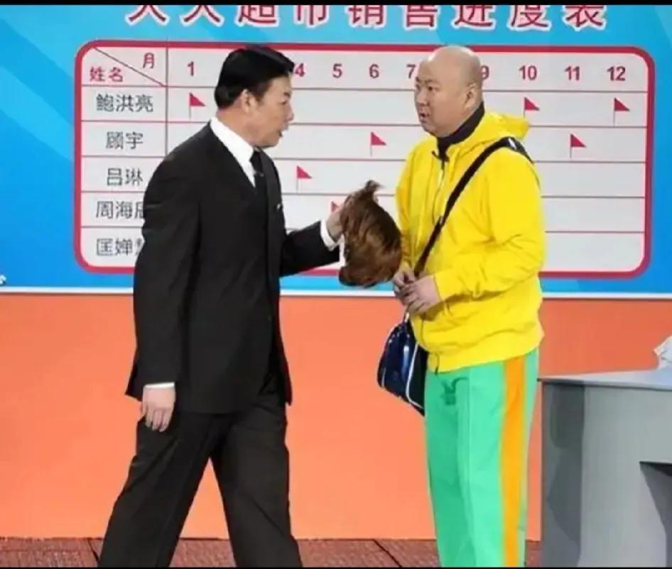 他俩演小品的特点就是一个“憨”，一个“闹人”，前一个开口就是“伙计”，像个农村大