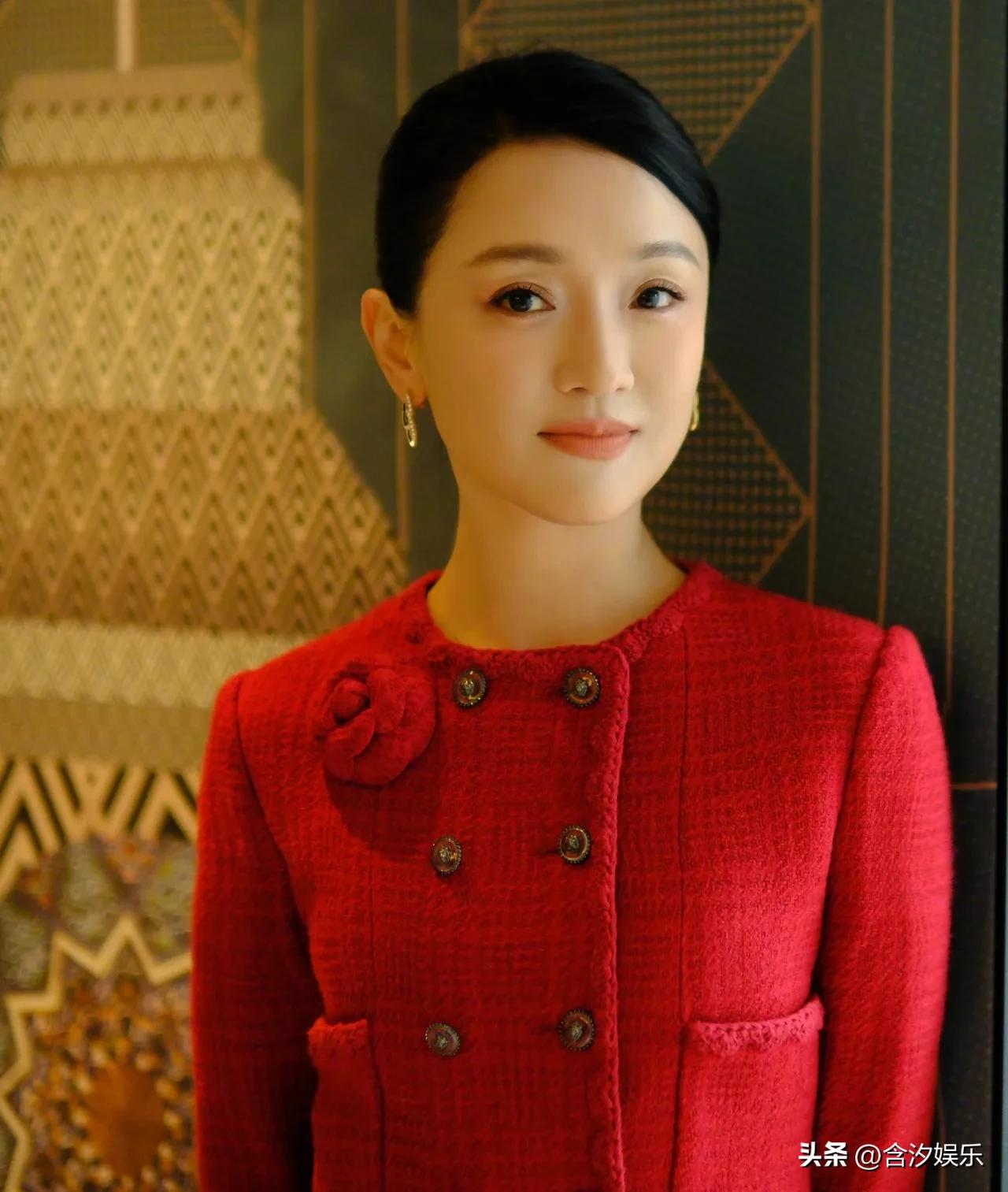 主持人问王晶:“周迅是不是绝代美人？”王晶摇摇头，慢条斯理地说:“周迅绝对不是绝