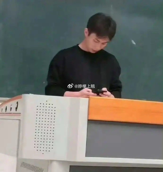 把这种裤子删掉吧…太辣眼了 