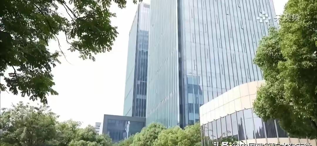 有些企业老板真的要好好看看南京的这家公司如此被罚的。
哪有老板是这个样子，拿自己