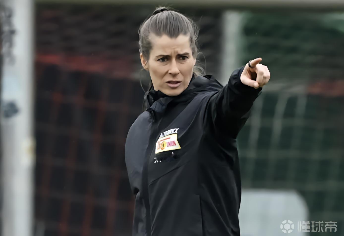 【今球讲】今晚九点半，我在天视体育的解说迎来一个历史时刻，柏林联合主帅玛丽-路易