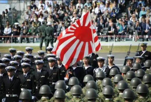 日本现在是不是在备战？直接说答案，很有可能。日本的国运下滑速度非常快，GDP在全