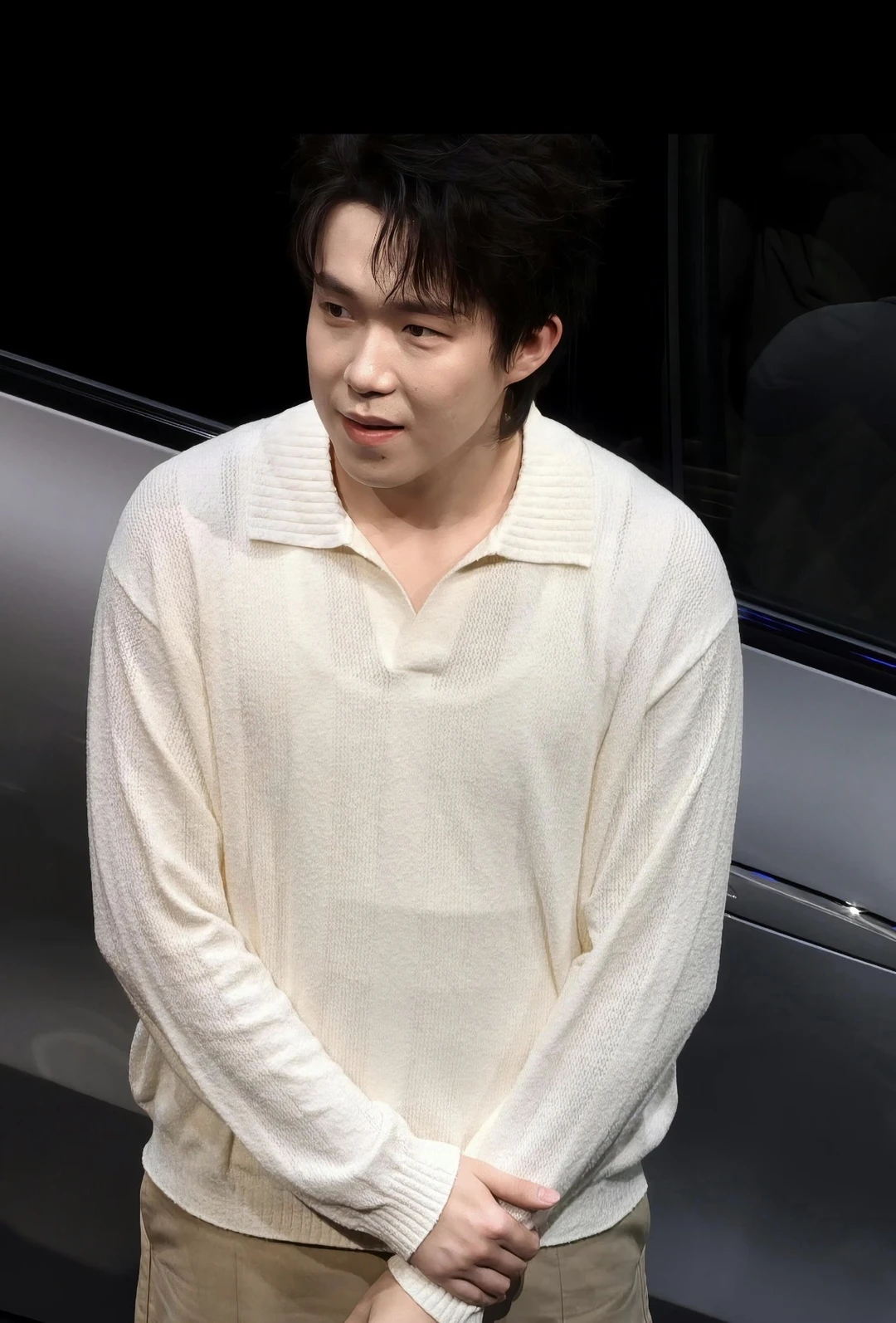 哥你是不忘记你球场换衣服的时候啦！小背心