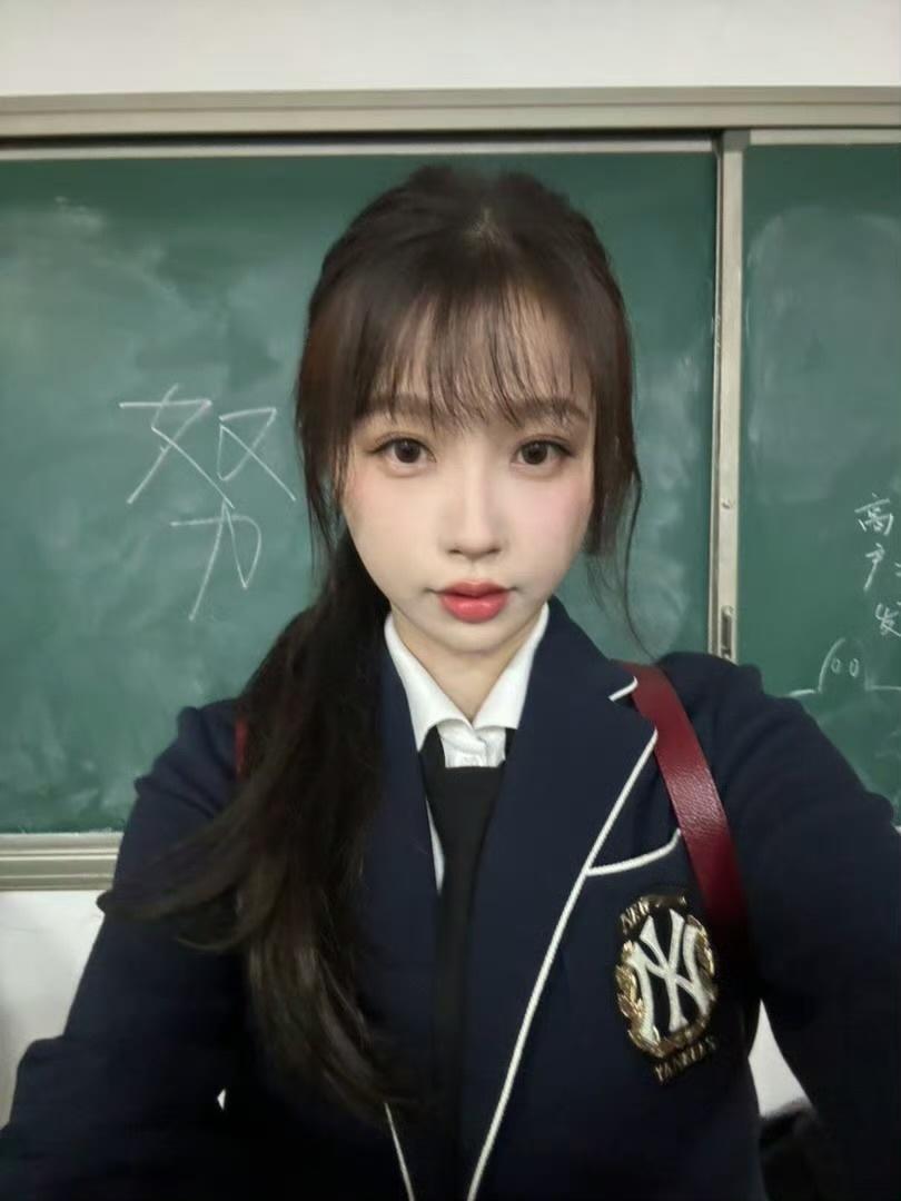 你们是因为什么认识的虞书欣啊？我是因为《一年级》虞书欣演长剧导短剧