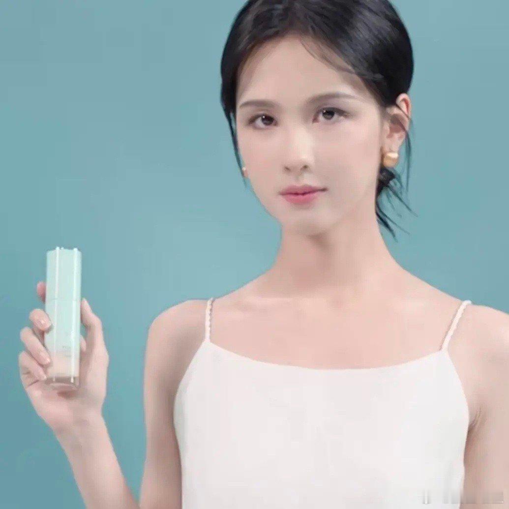 陈都灵对她的脸做了什么？ ​​​