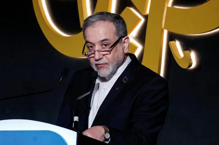 伊朗无视美国威胁，坚持要进行核武器开发。拒接美国控制，想要获得强大火力。
伊朗外