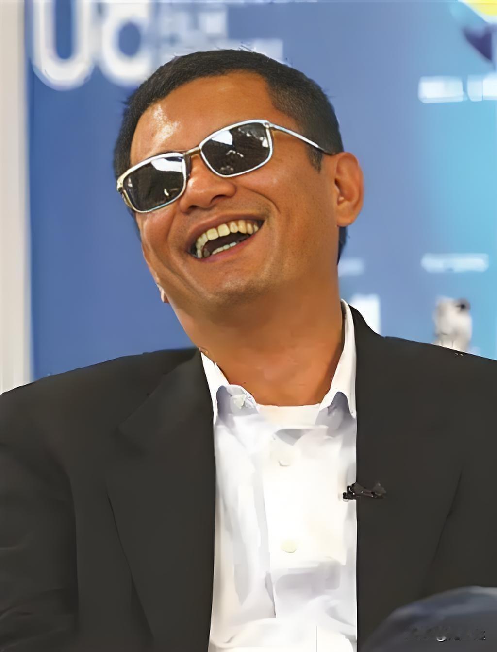 王家卫这么会吐槽，
干脆改行去参加《吐槽大会》吧，

冠军绝对十拿九稳

刚刚听