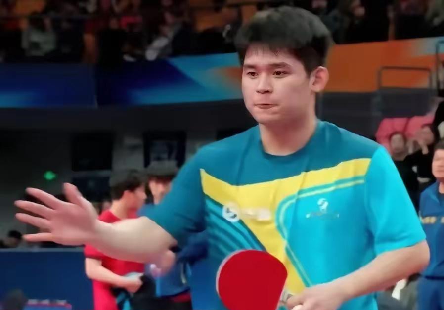 林诗栋3:2战胜黄友政，这3点太意外了！1、没想到林诗栋第三和第四局掉线了，一度