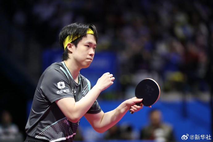 【】备受关注的第十五届全运会乒乓球男单半决赛开打，来自上海队的 和来自北京队的 
