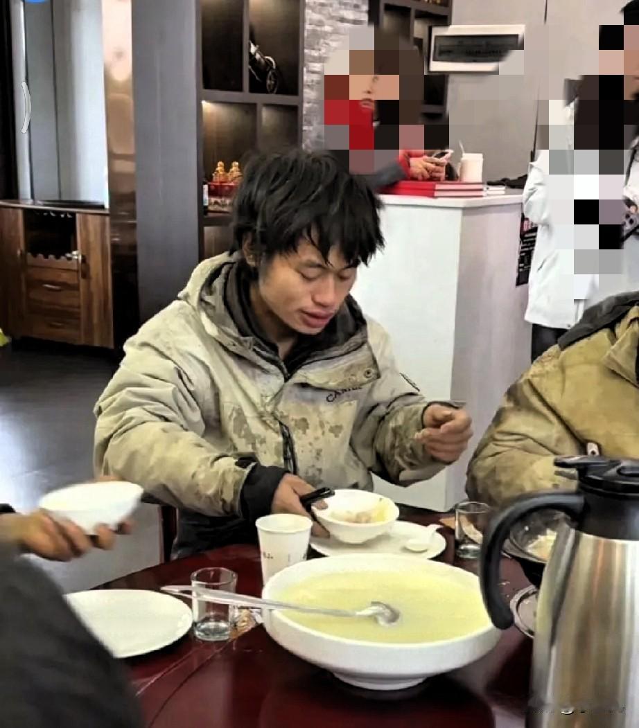 七星山求生赛太戳人！俩选手的选择藏着生活真相
 
张家界七星山41天荒野挑战赛，