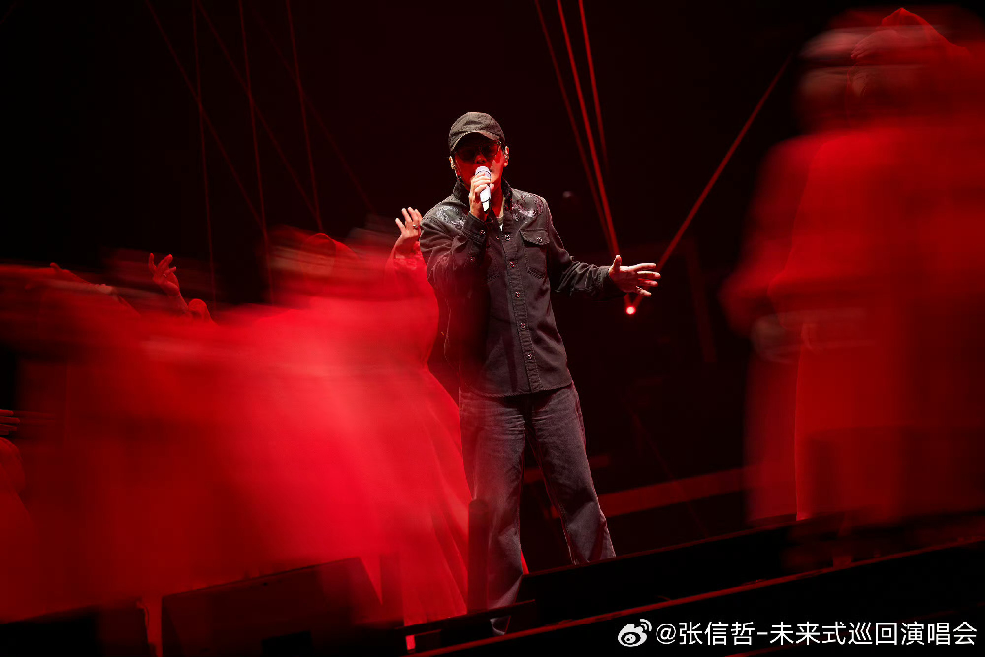 张信哲一开嗓就是对耳朵的审判谁懂啊！《唱享中国音乐盛典》上张信哲一开口，瞬间被拉