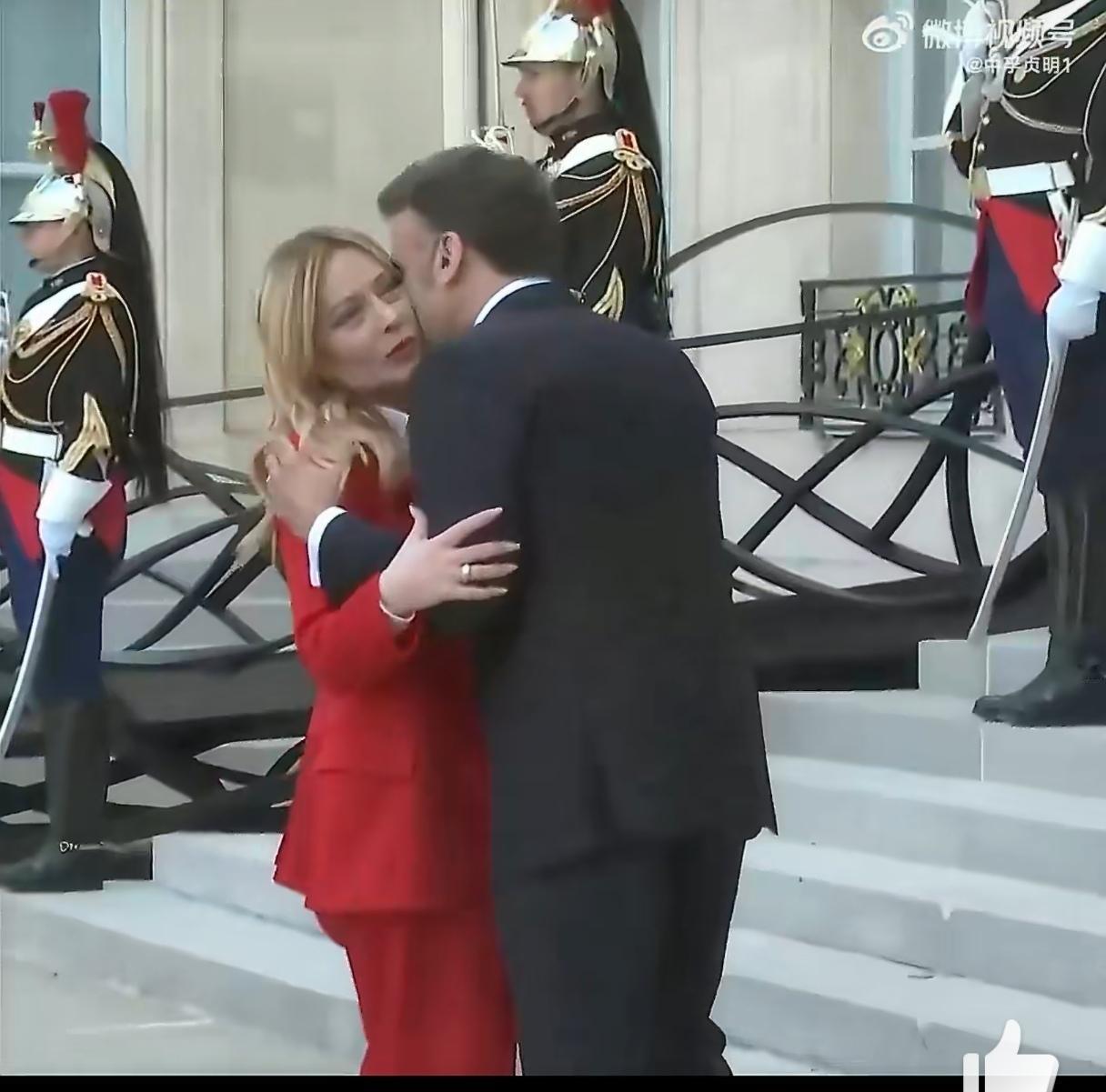 4月17日到爱丽舍宫参加霍尔木兹海峡航行自由国际会议意大利总理梅洛尼，刚一打开车