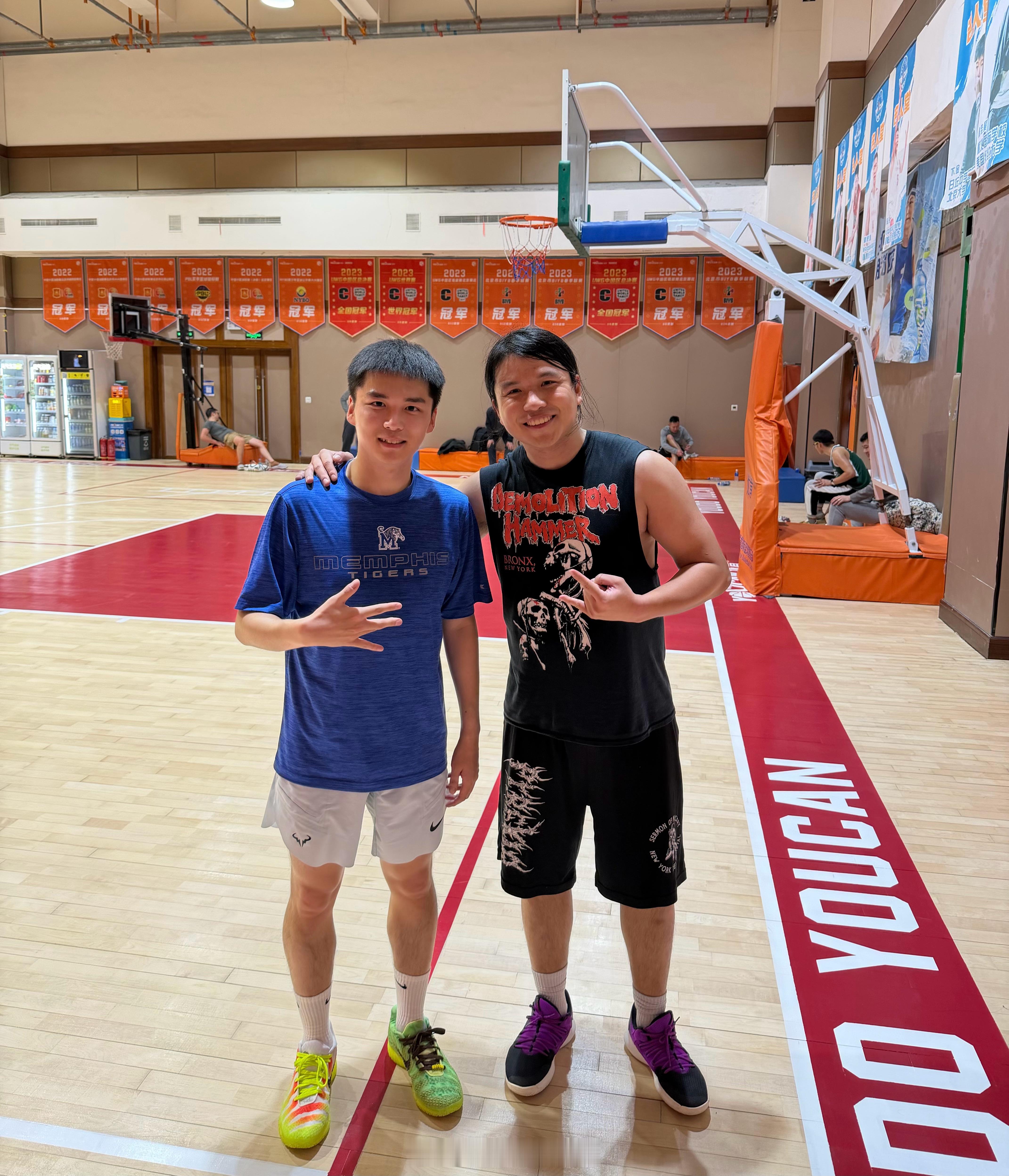 傅老师用一连串持球投三分带我躺赢😤😤😤 